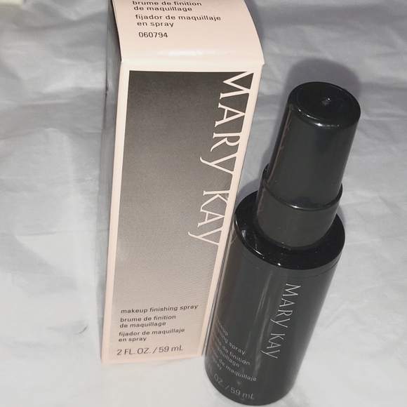 Mary Kay Makeup Finishing Spray by Skindinavia 2 FL Oz New - Picture 2 of 4